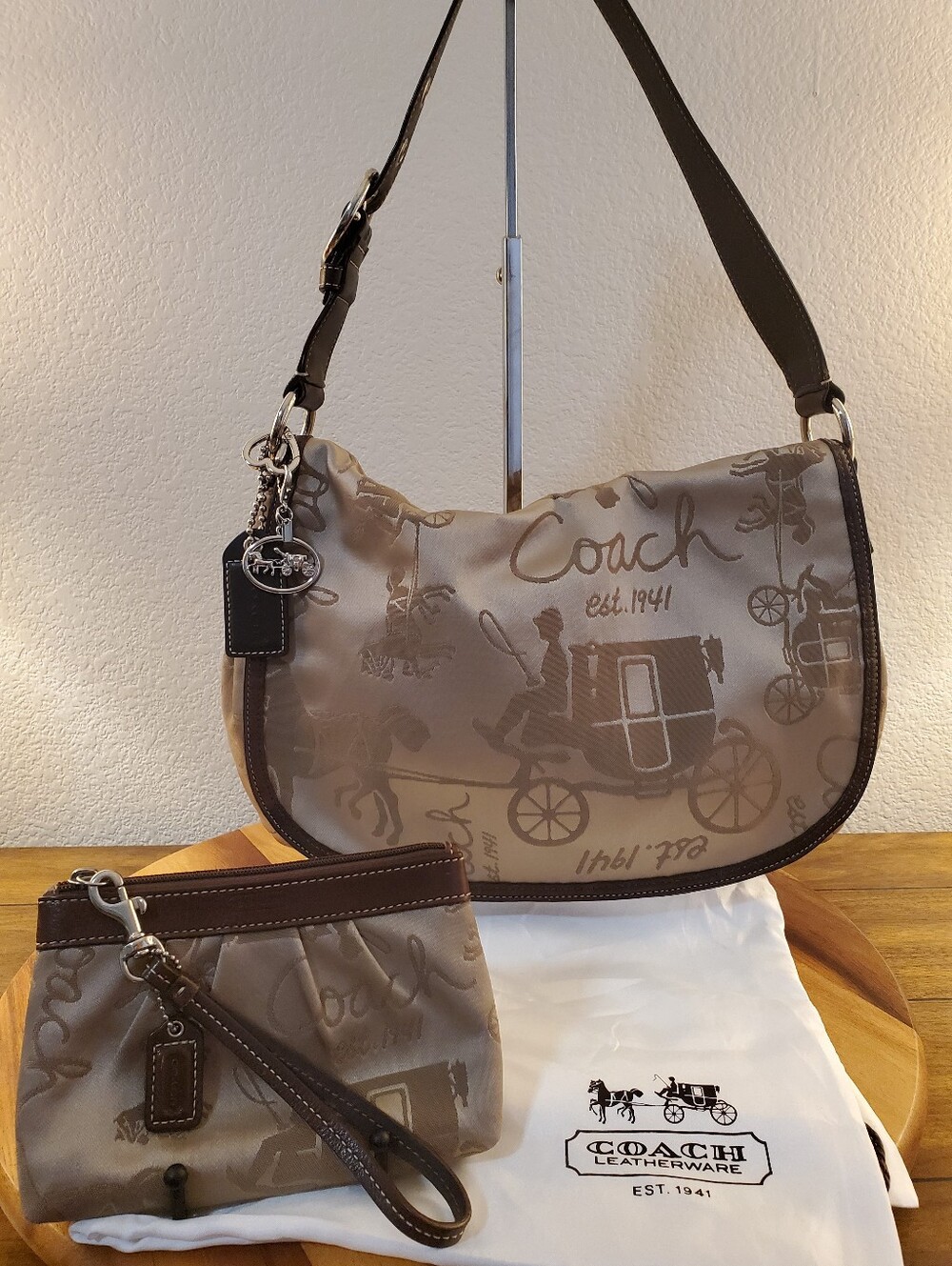 COACH VINTAGE HORSE & CARRIAGE FLAP SHOULDER BAG IN PERFECT LIKE NEW CONDITION!!